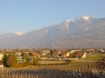 064.Le village de Saxé avec vue sur la Pierre Avoi, février 2004